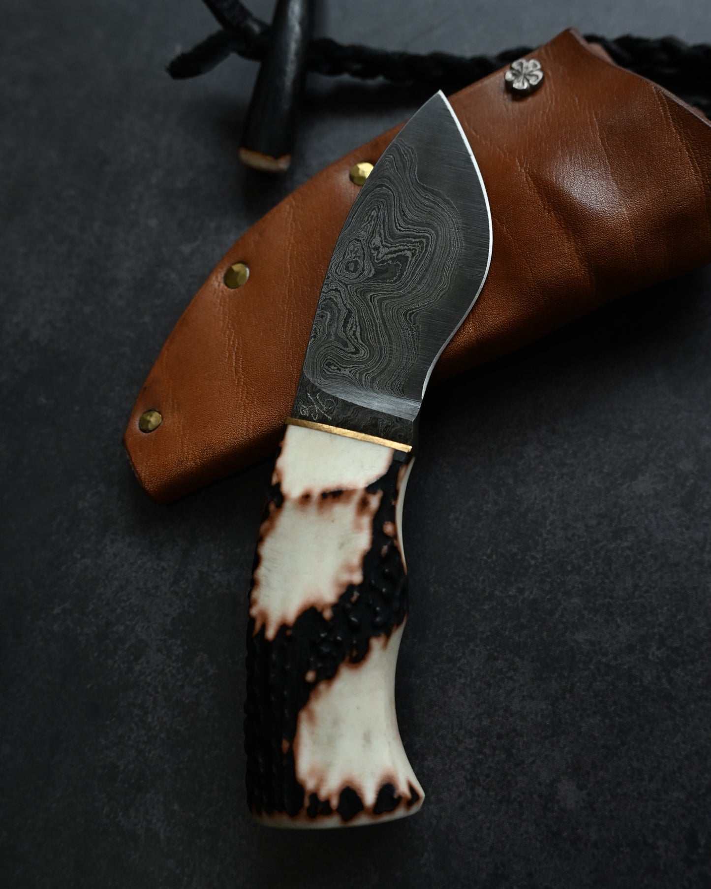 Wtopia Petty Camp – Handmade Japanese Damascus Knife with Antler Handle & Leather Sheath