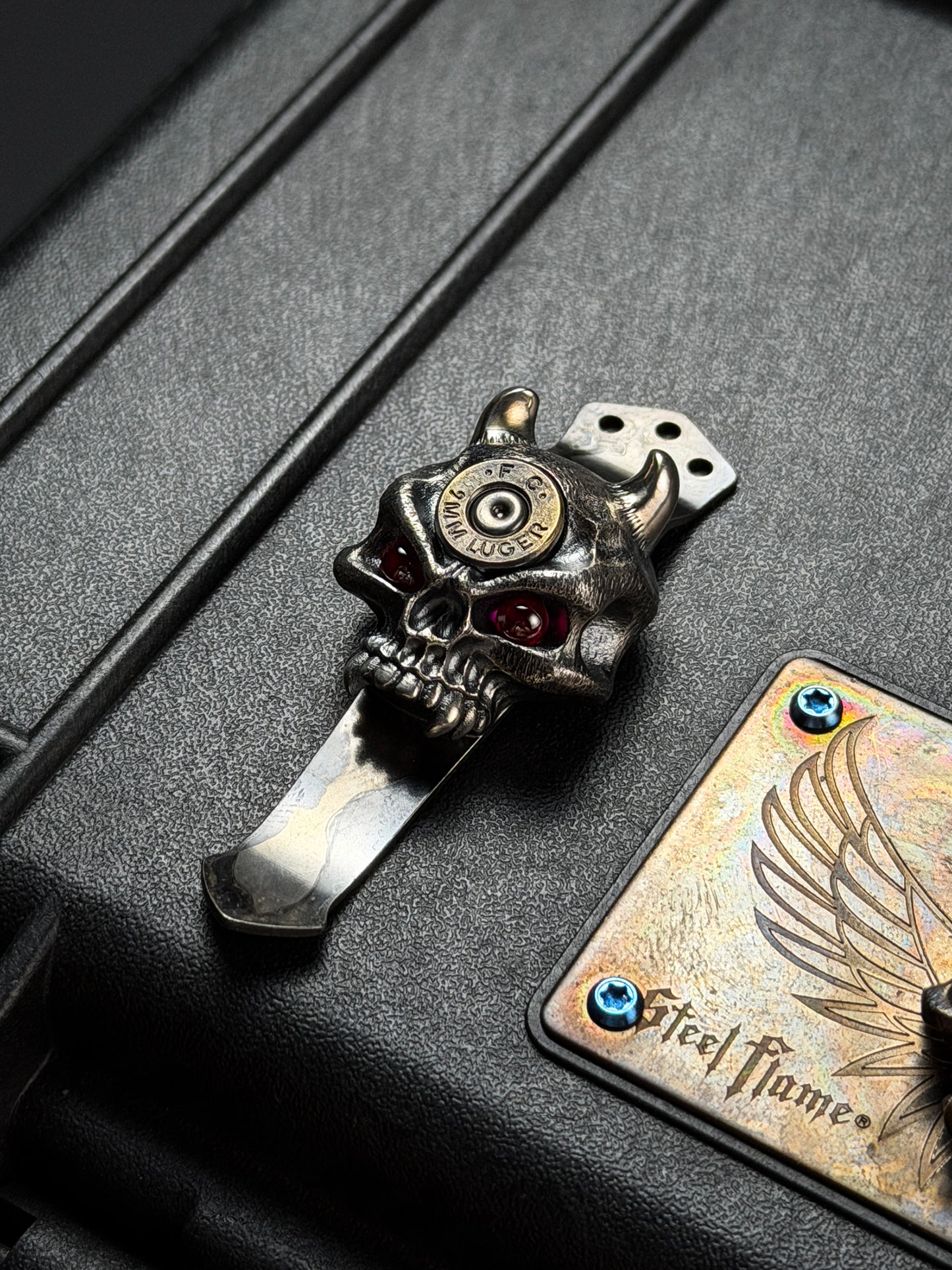 Steel Flame レア 宝石レッドアイ XL ヴァンパイアウォリアー スカル シルバー 9MMインレイ 3ホールポケットクリップ