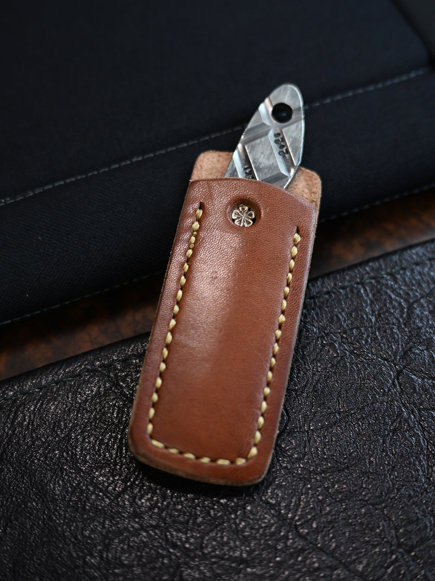 wtopia 2026 SEKI Custom One-Off Gray Swan ATS-34 Laminated Steel EDC Pry Bar