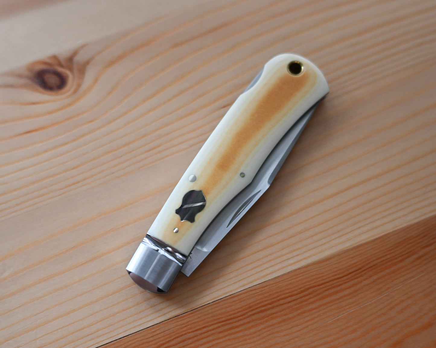 Rain.Z Knives 手作り折りたたみナイフ – 2025年 東京TFKS 唯一モデル RWL34 ボウイナイフ(アンティーク Westinghouse Micarta ハンドル)