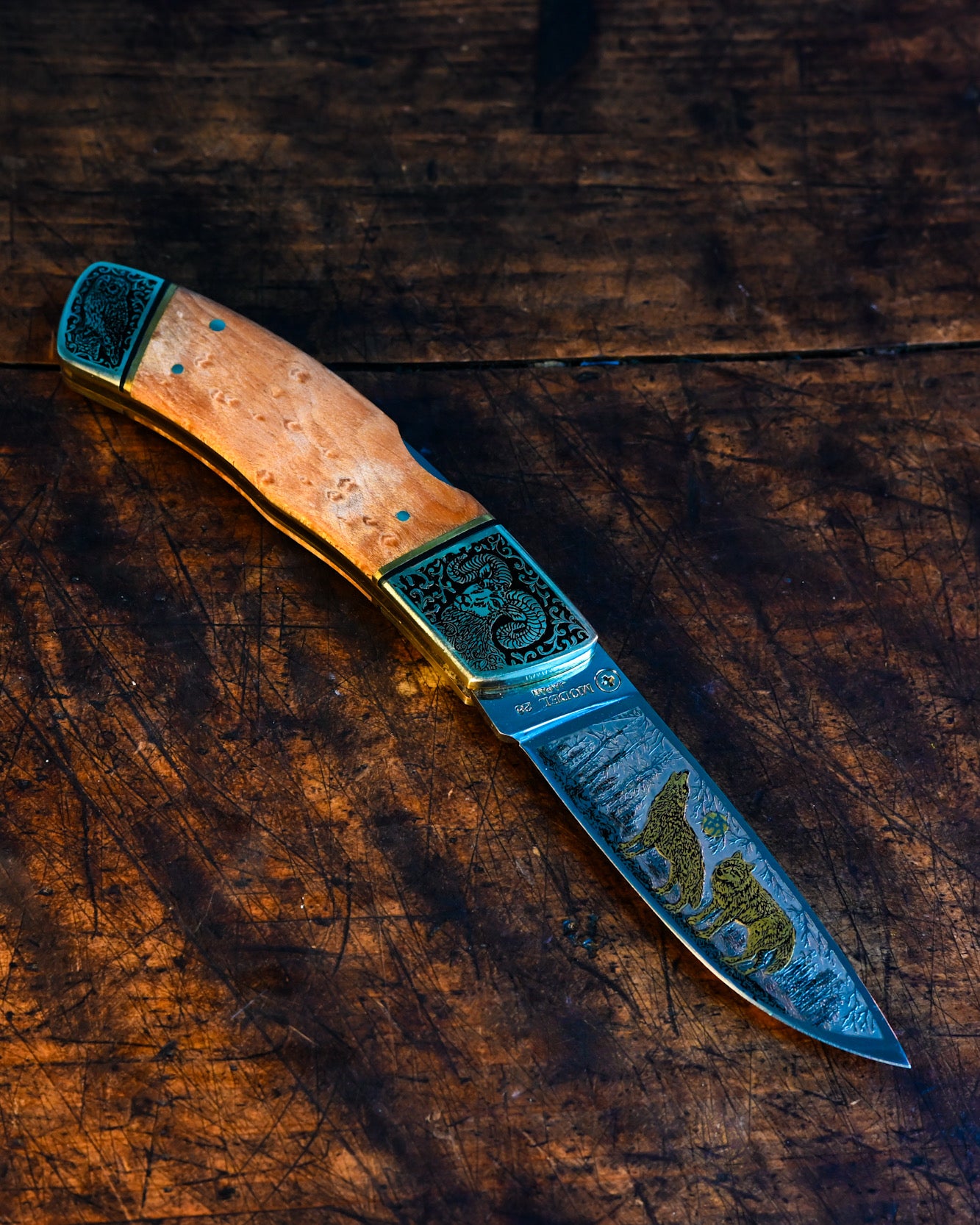 Japanese Handmade Folding Knife - Katsuhiko Miura Craftsmanship, Natural Mother-of-Pearl Inlay & Engraved Wildlife Design, Back Lock