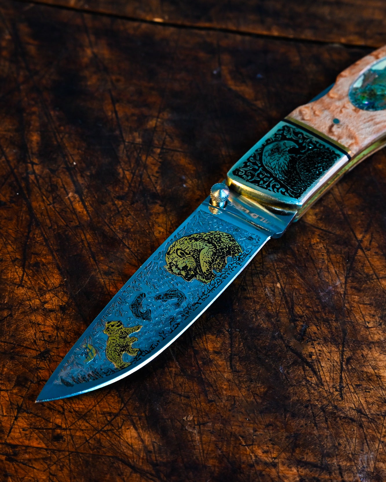 Japanese Handmade Folding Knife - Katsuhiko Miura Craftsmanship, Natural Mother-of-Pearl Inlay & Engraved Wildlife Design, Back Lock