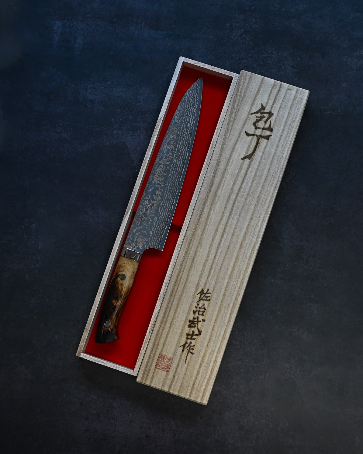 佐治武士 手打ち包丁 VG10ダマスカス 牛刀 240mm 茶牛骨ハンドル – 三