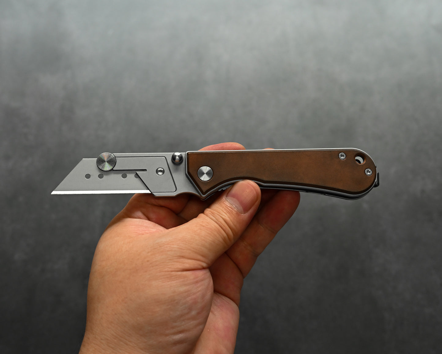 NUKNIVES Copper Handle Quick-Open Replaceable Blade Utility Knife | Kumpanter U23