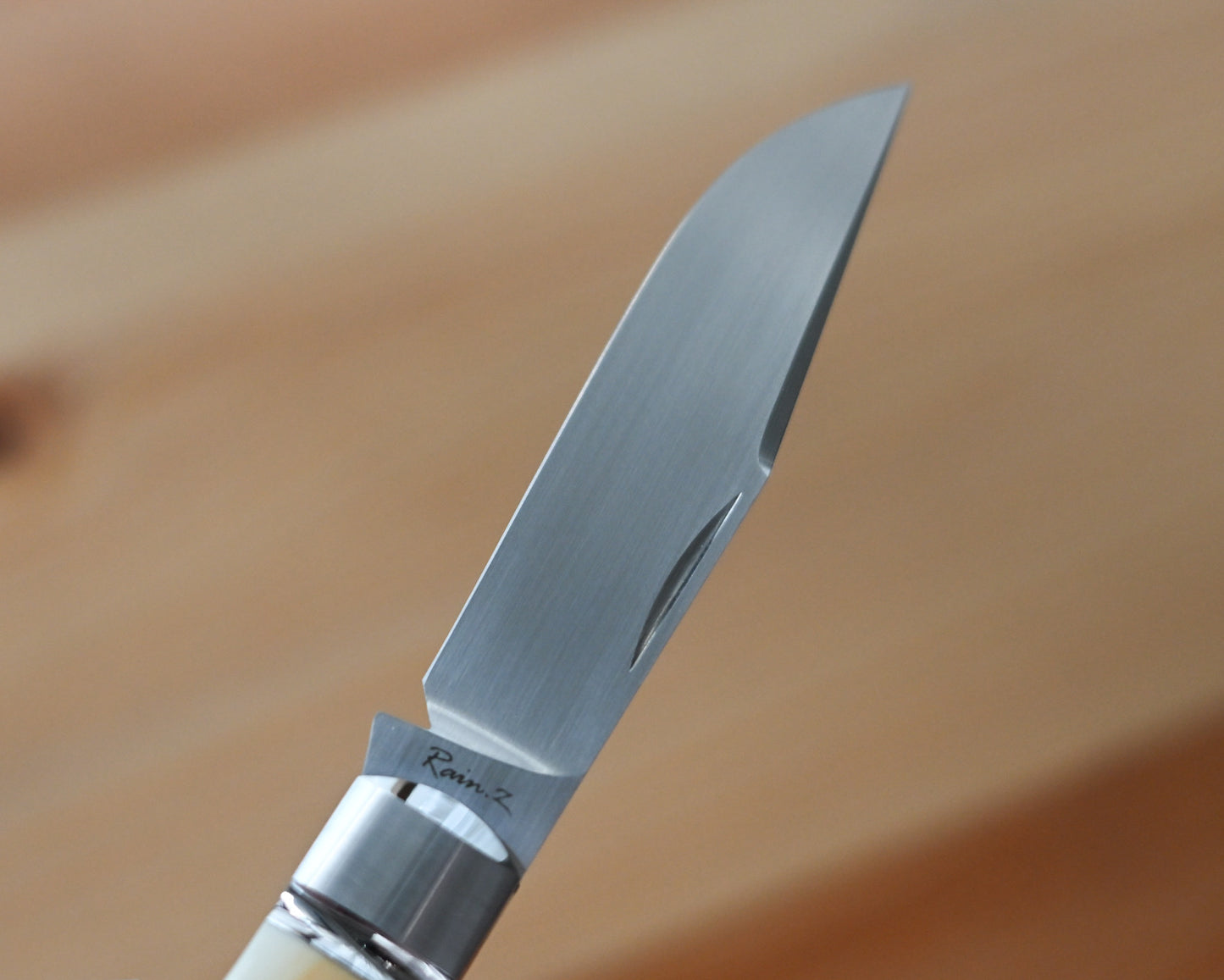 Rain.Z Knives 手作り折りたたみナイフ – 2025年 東京TFKS 唯一モデル RWL34 ボウイナイフ(アンティーク Westinghouse Micarta ハンドル)