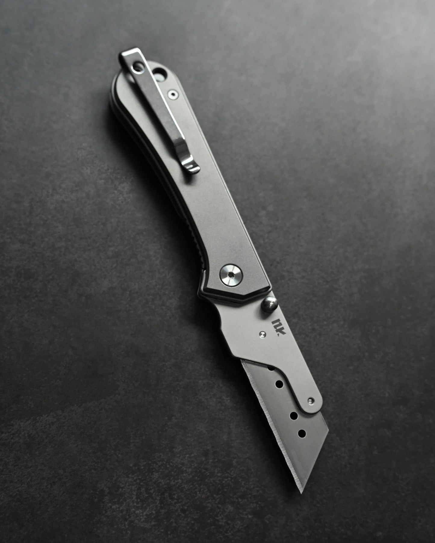 NUKNIVES Titanium Quick-Open Replaceable Blade Utility Knife Kumpanter U23