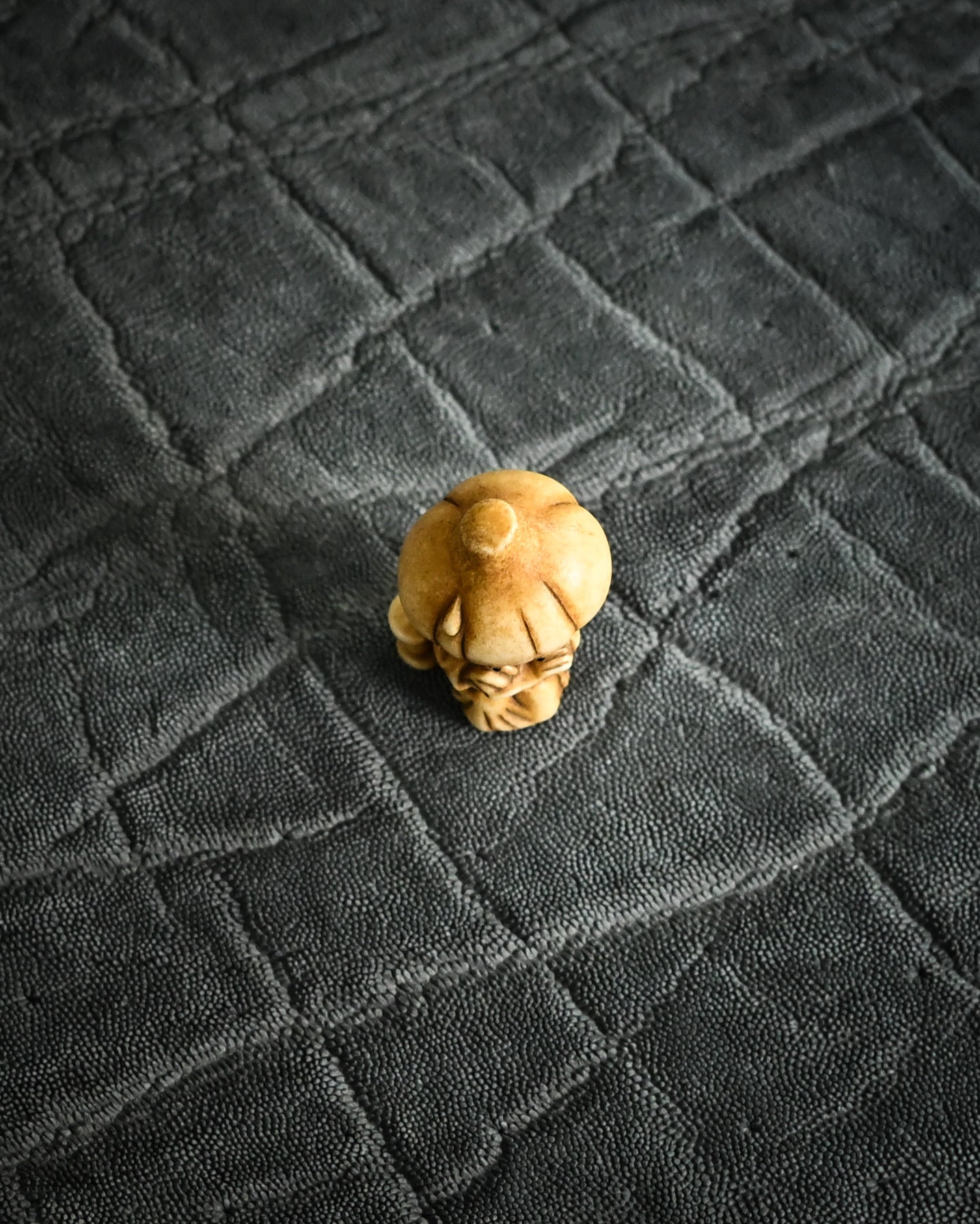 秋実童子 鹿角手彫り根付 Sunizumi Select ワンオフ作品