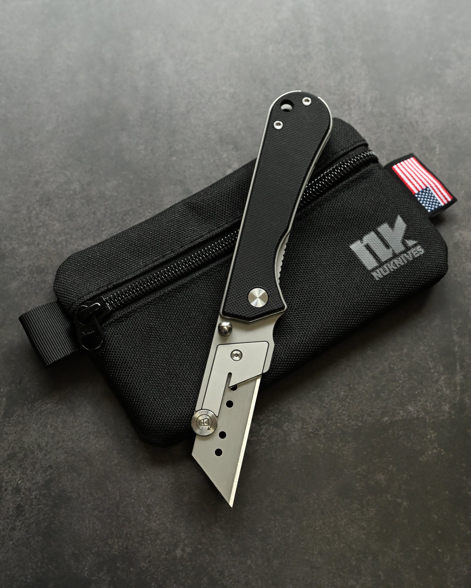 NUKNIVES ブラックG10ハンドル クイックオープン替刃式ユーティリティ