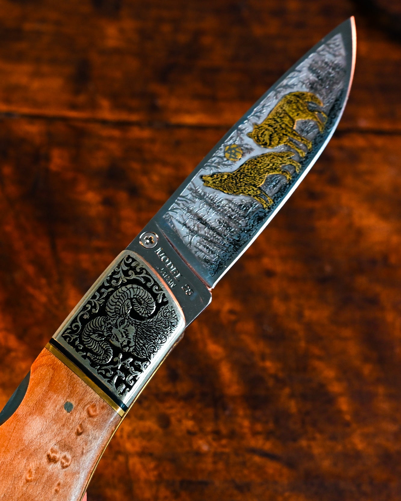Japanese Handmade Folding Knife - Katsuhiko Miura Craftsmanship, Natural Mother-of-Pearl Inlay & Engraved Wildlife Design, Back Lock