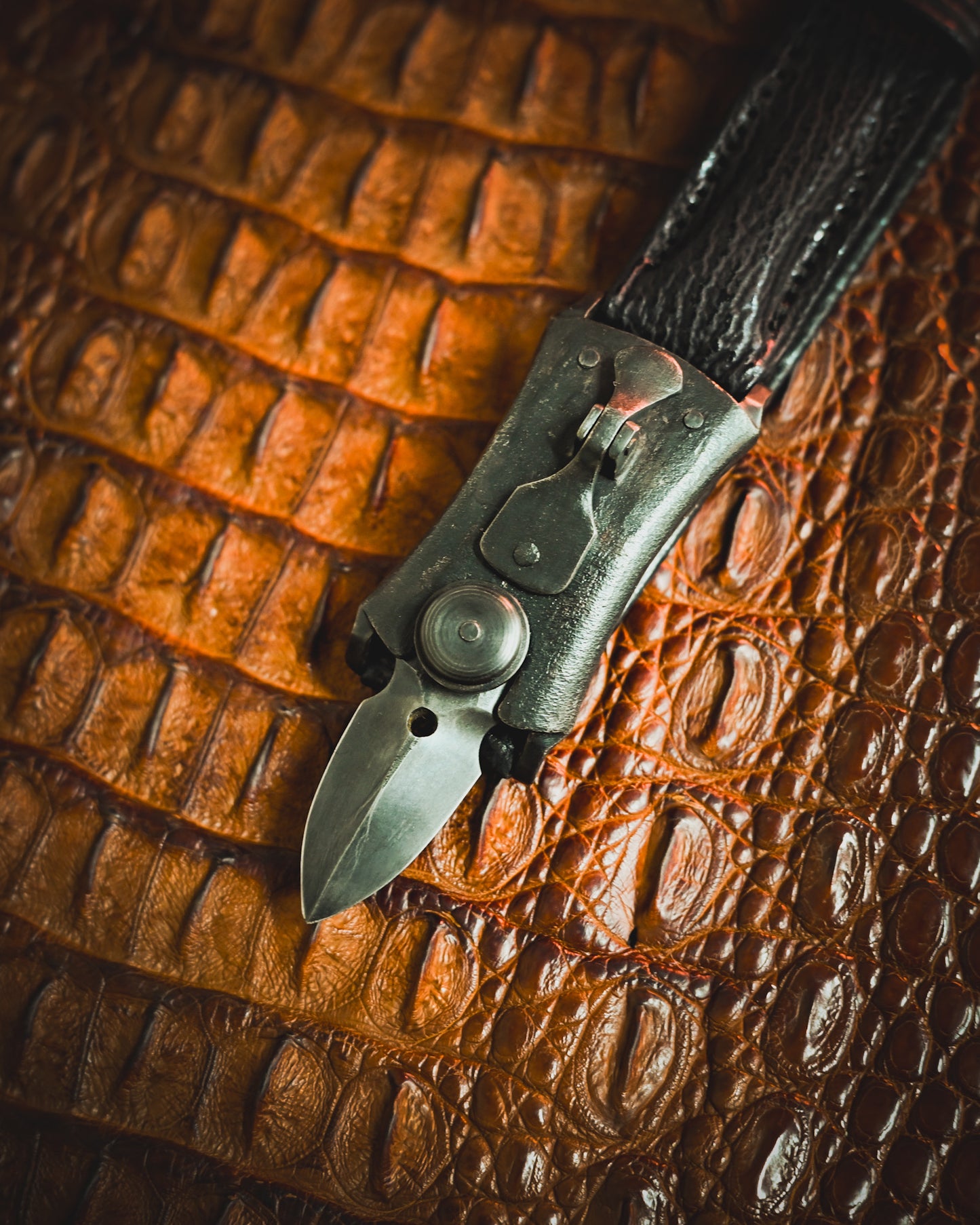 “The Blade Hidden on the Wrist” — Hidetoshi Nakayama Wristwatch Knife