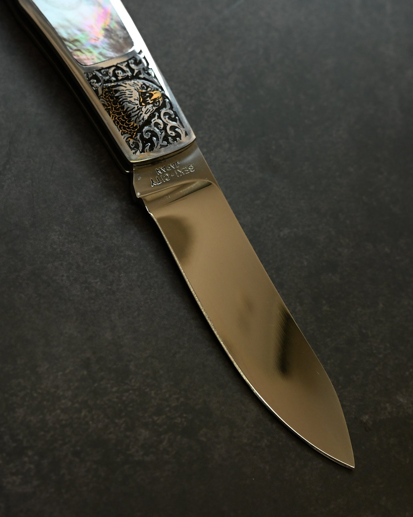 Katsuhiko Miura Handmade Folding Knife – Mother-of-Pearl Inlay & Engraved Eagle