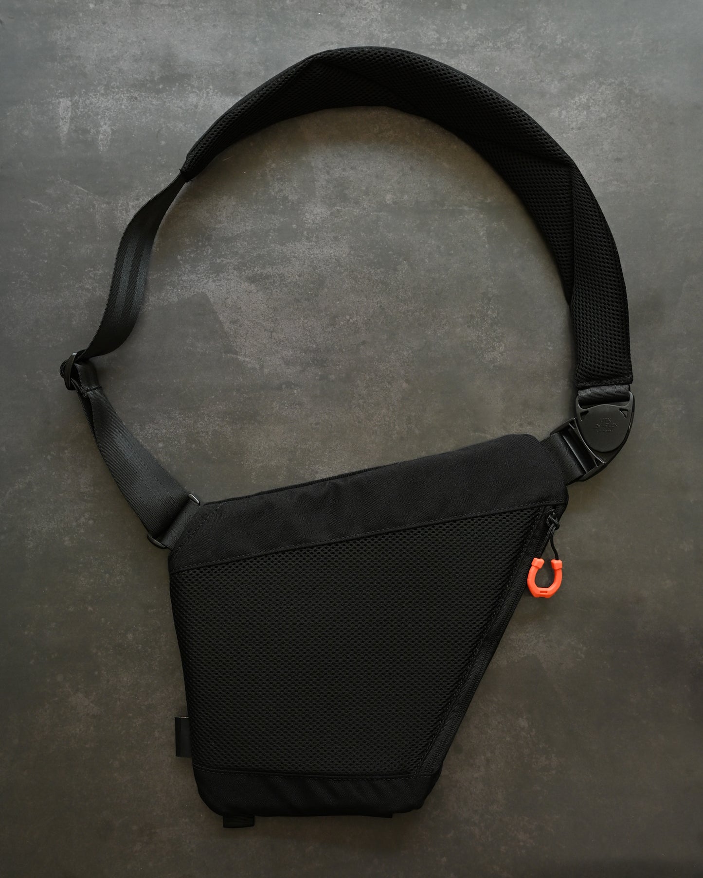 TacticalGeek Cache L1 Concealed Carry Shoulder Bag