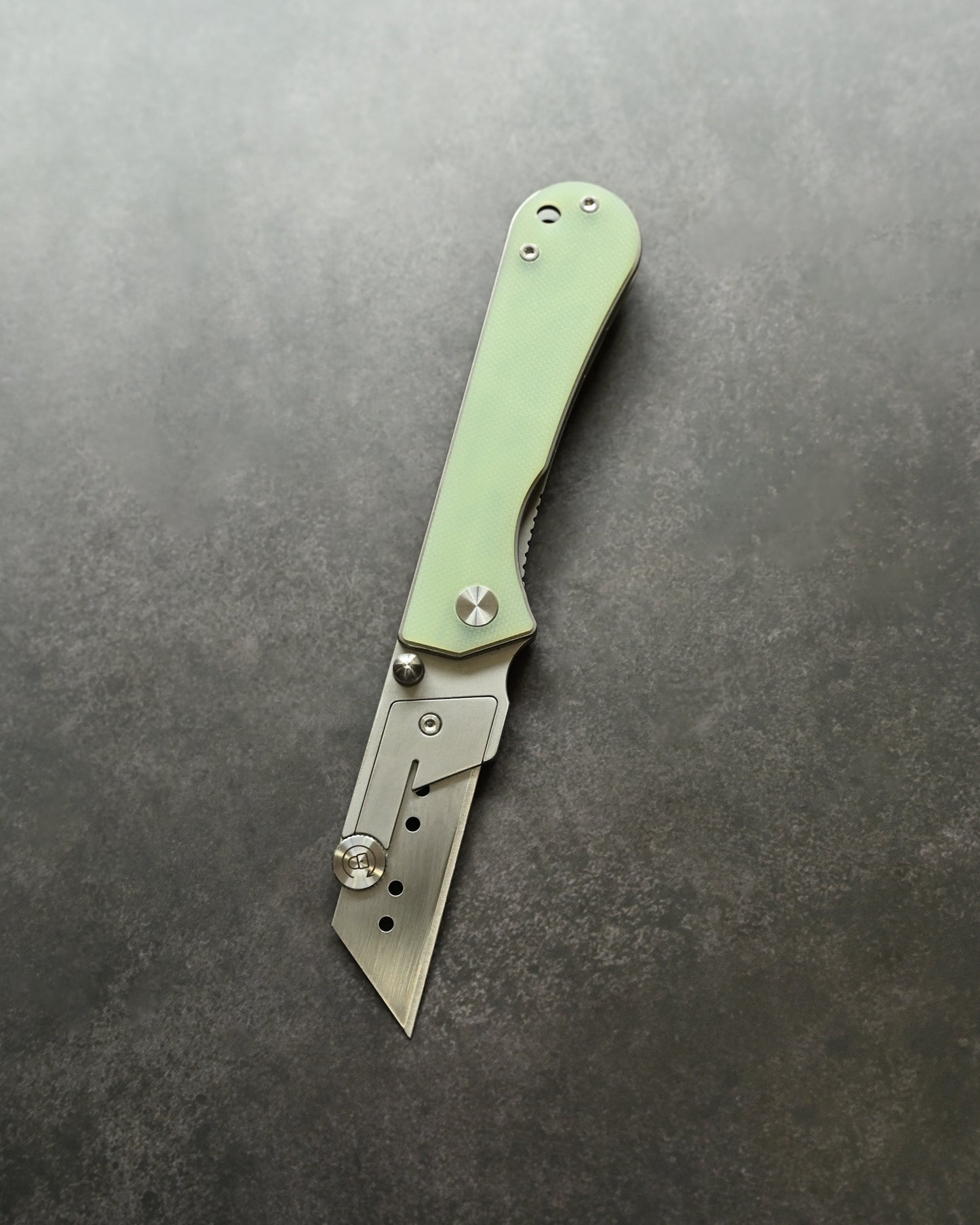 NUKNIVES Jade Green G10 Handle Quick-Open Replaceable Blade Utility Knife | Kumpanter U23