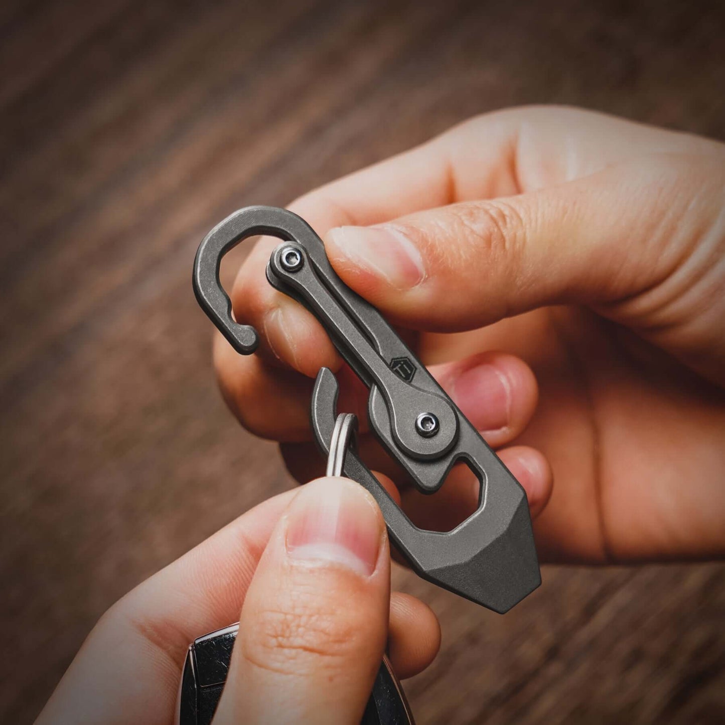 KeyUnity KU04 TITANIUM CARABINER