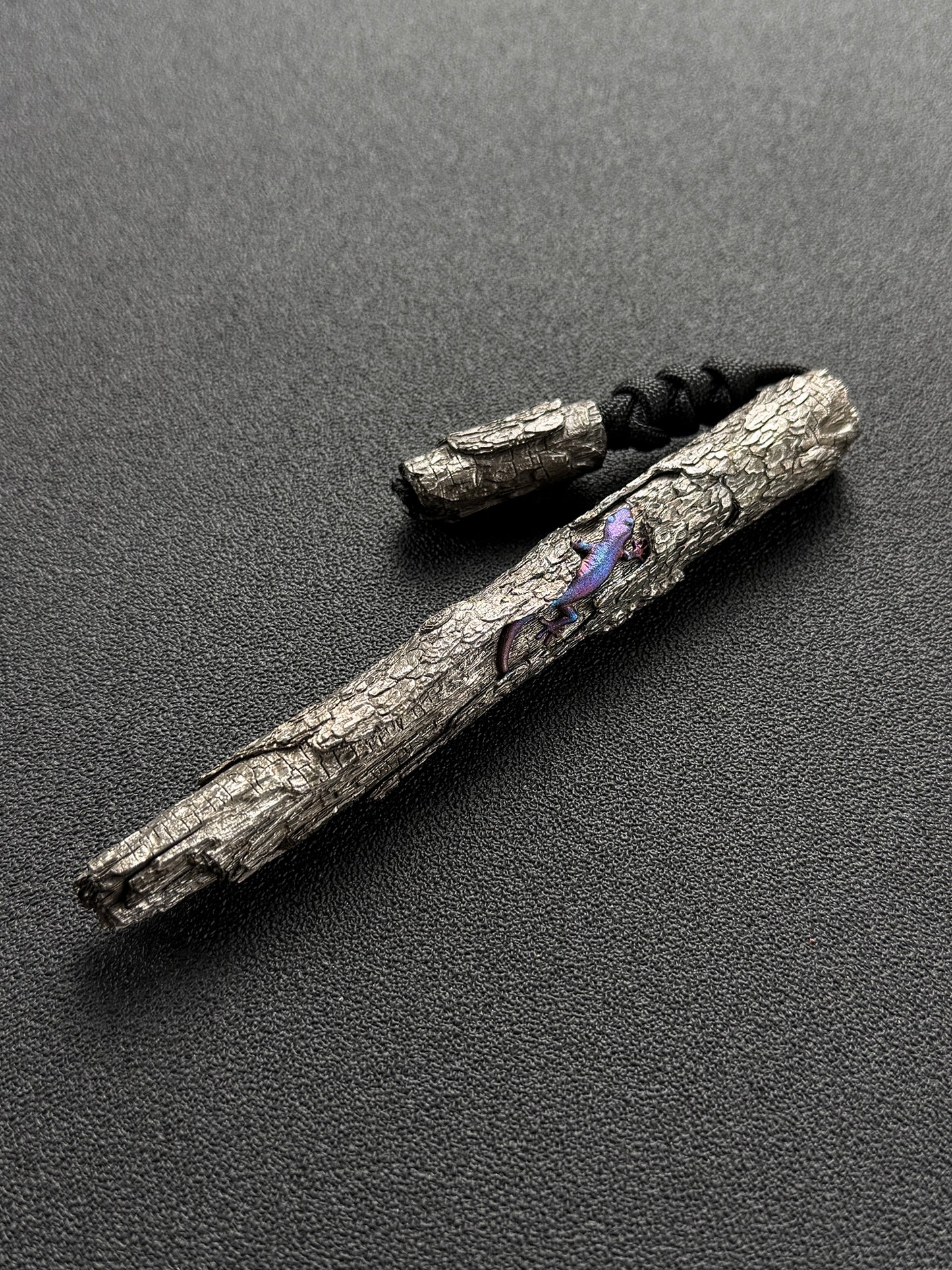 Xunmu One-Off Titanium Deadwood Lanyard Bead – Handmade Lizard Nature EDC Art Piece