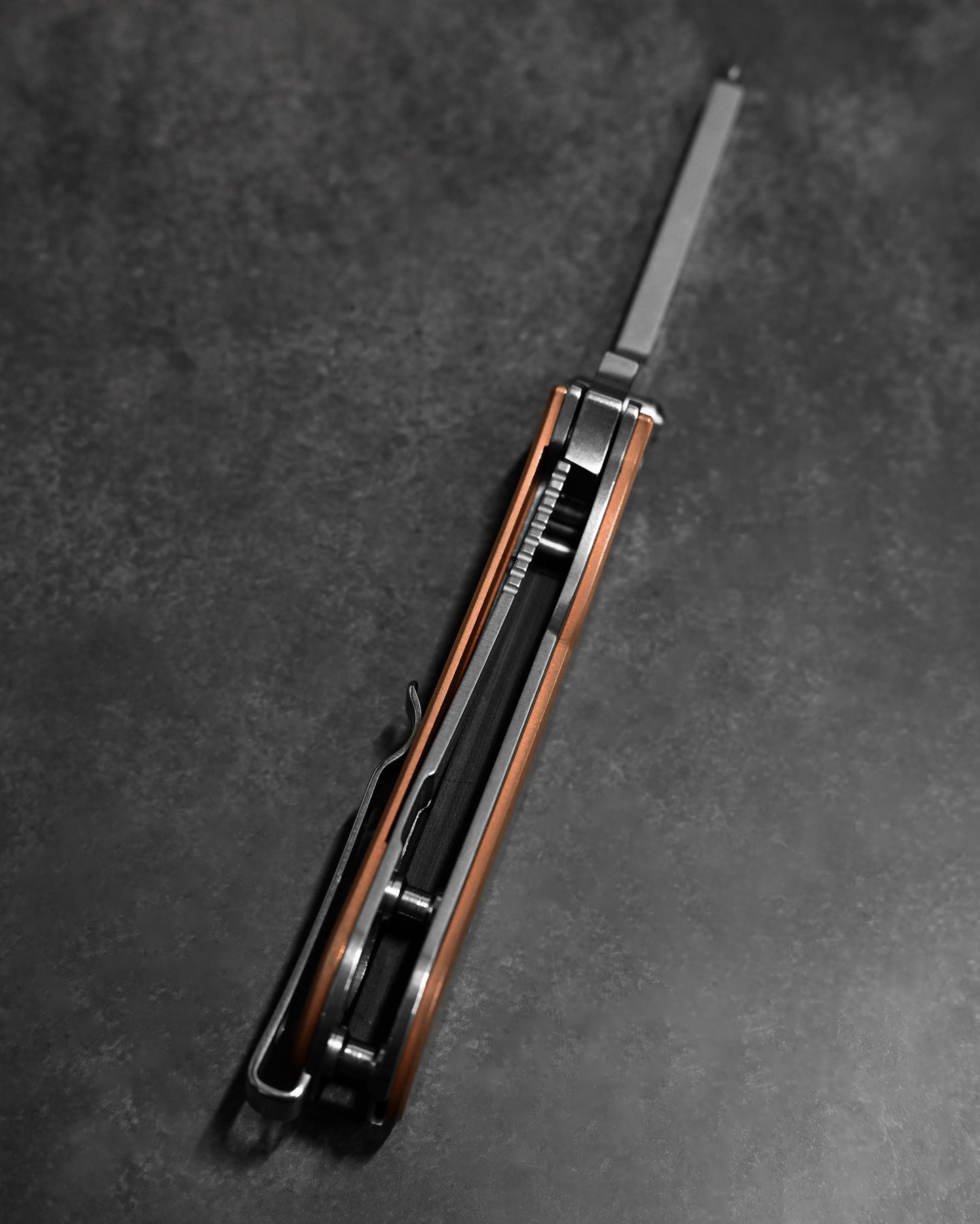 NUKNIVES T33 マルチファンクション折りたたみスクリュードライバー – レッドカッパー（純銅）ハンドル［EDCポーチ付属］