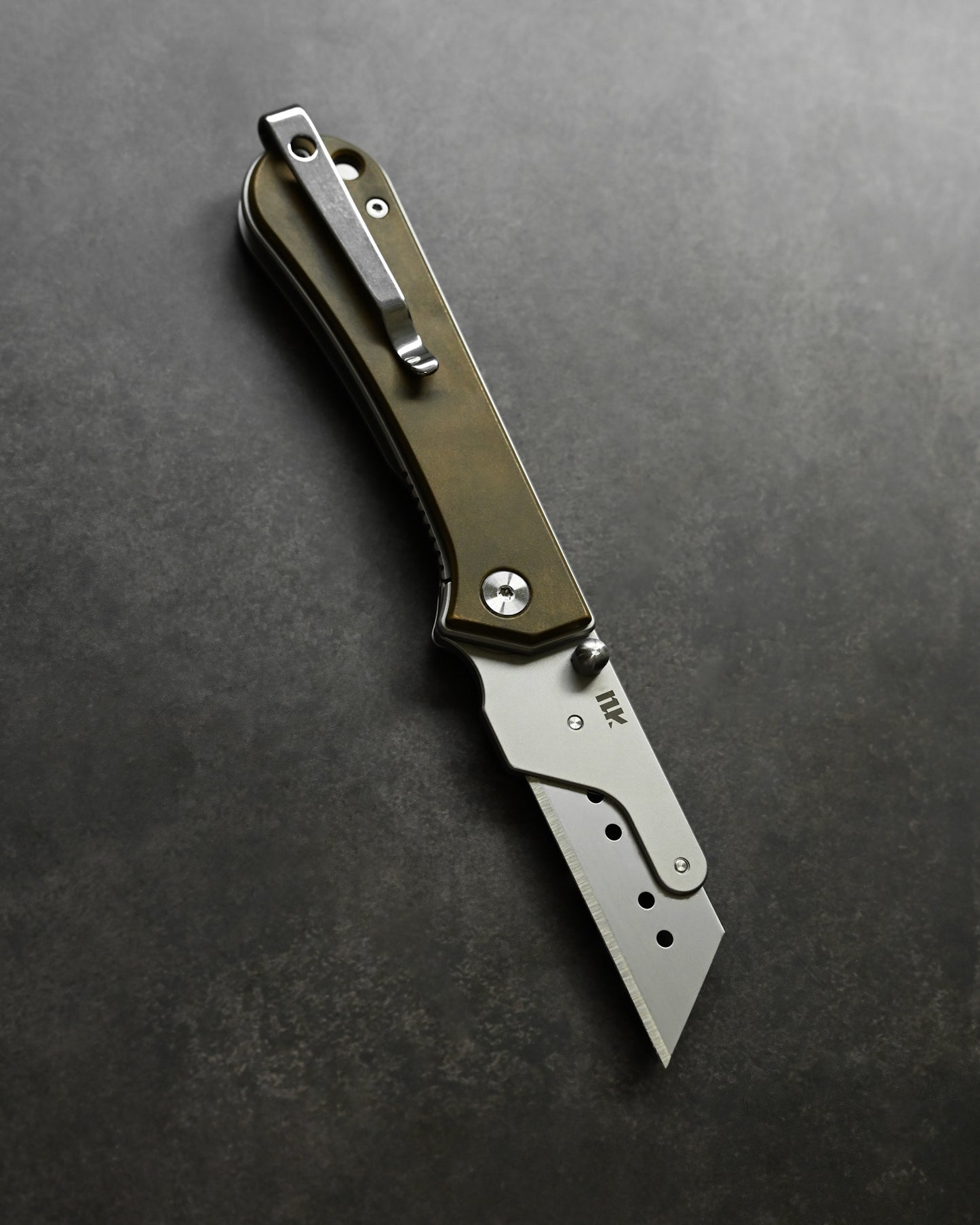 NUKNIVES Brass Handle Quick-Open Replaceable Blade Utility Knife Kumpanter U23
