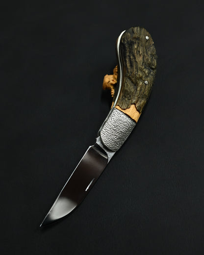 Hidetoshi Nakayama “Cat Knife” — Hand-Carved Folding Art Knife with Climbing Cat Handle