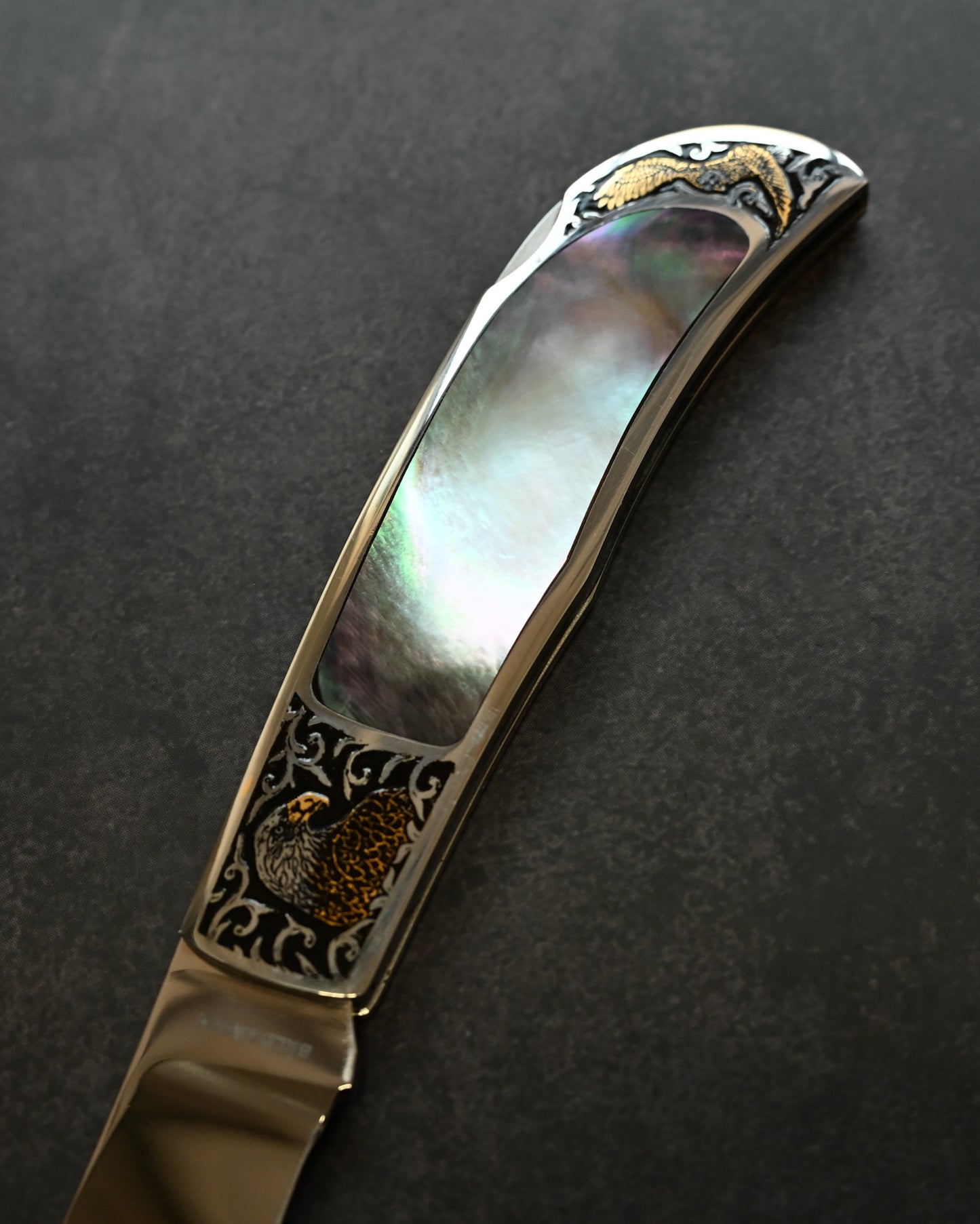 Katsuhiko Miura Handmade Folding Knife – Mother-of-Pearl Inlay & Engraved Eagle