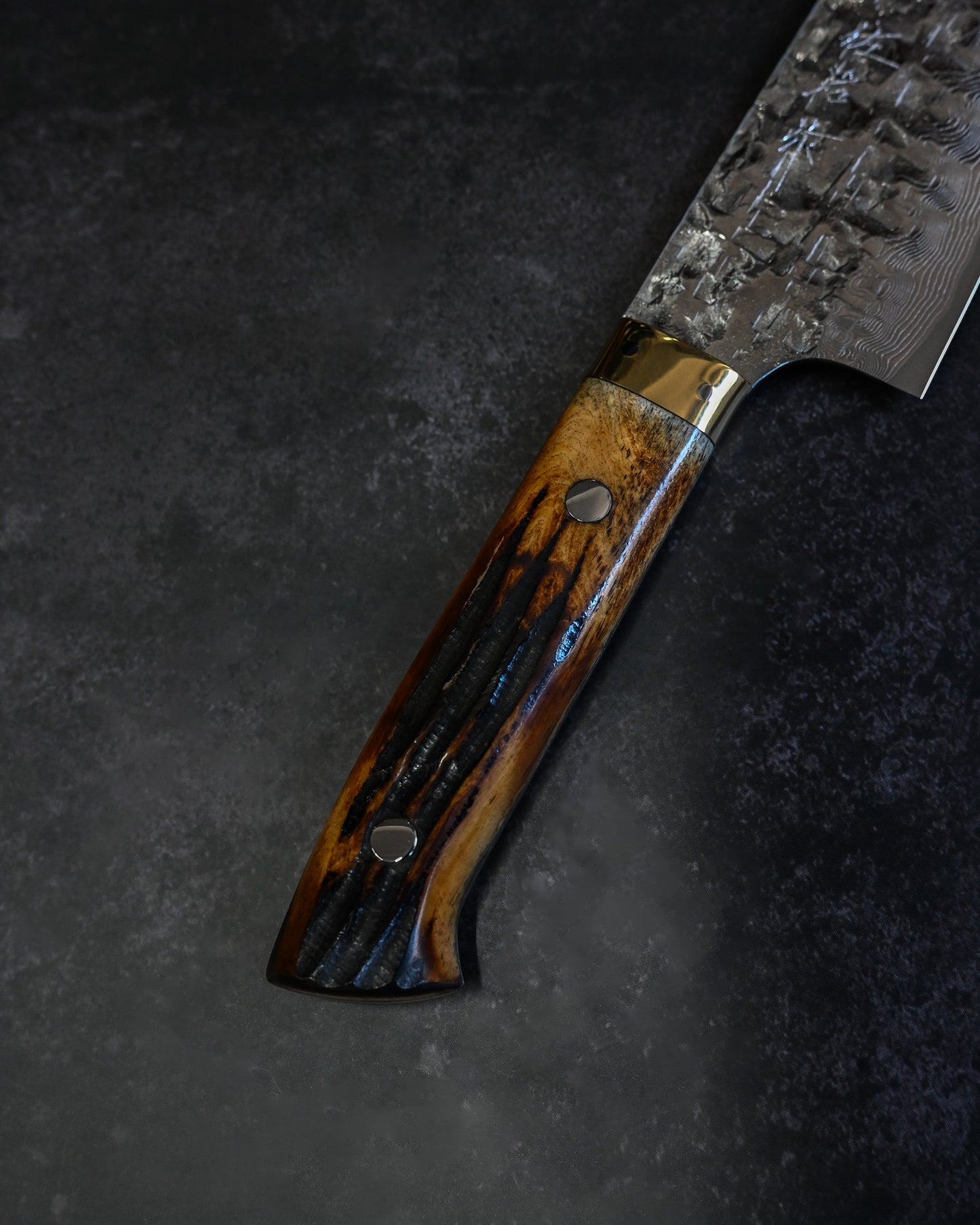 Takeshi Saji VG10 Cross-Hammered Damascus Gyuto 210mm – Diamond Finish – Yellow Deer Antler Handle – Handmade Japanese Chef Knife