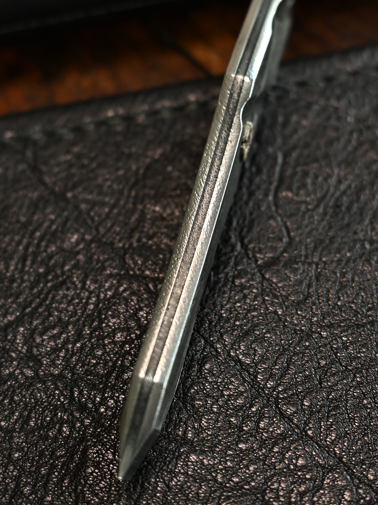wtopia 2026 SEKI Custom One-Off Gray Swan ATS-34 Laminated Steel EDC Pry Bar
