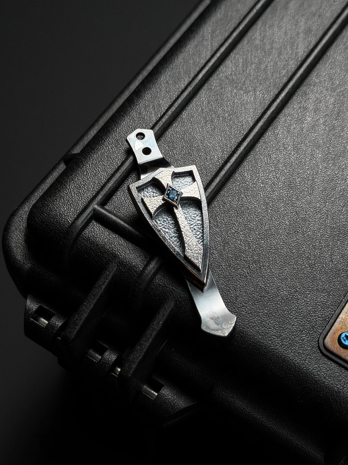 Steel Flame 925 シルバー XL クルセイダーシールド 多面カット・ブルージェム