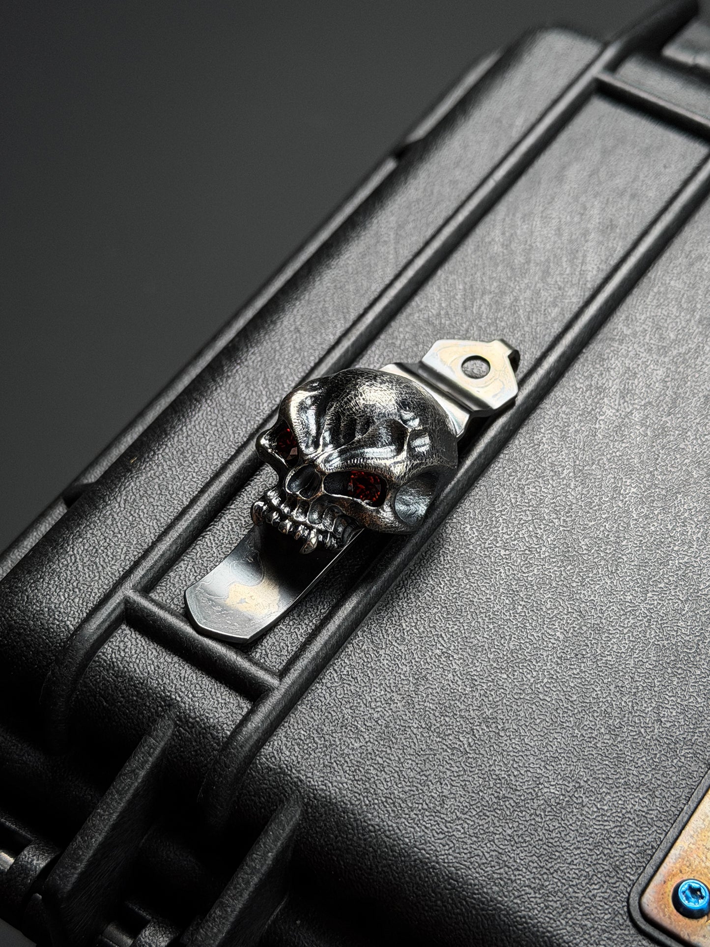 Steel Flame × Starlingear × Strider コラボレーション XL ウォリアースカル 多面カット・レッドジェムアイ