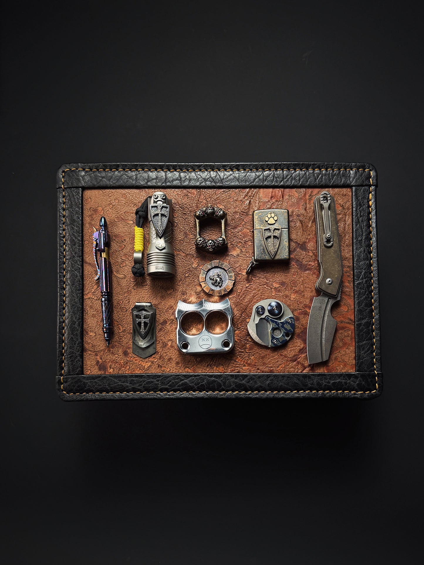Made in Japan Wtopia Handmade Custom EDC Valet Tray
Lava Leather Inlay with Cowhide-Wrapped Edge