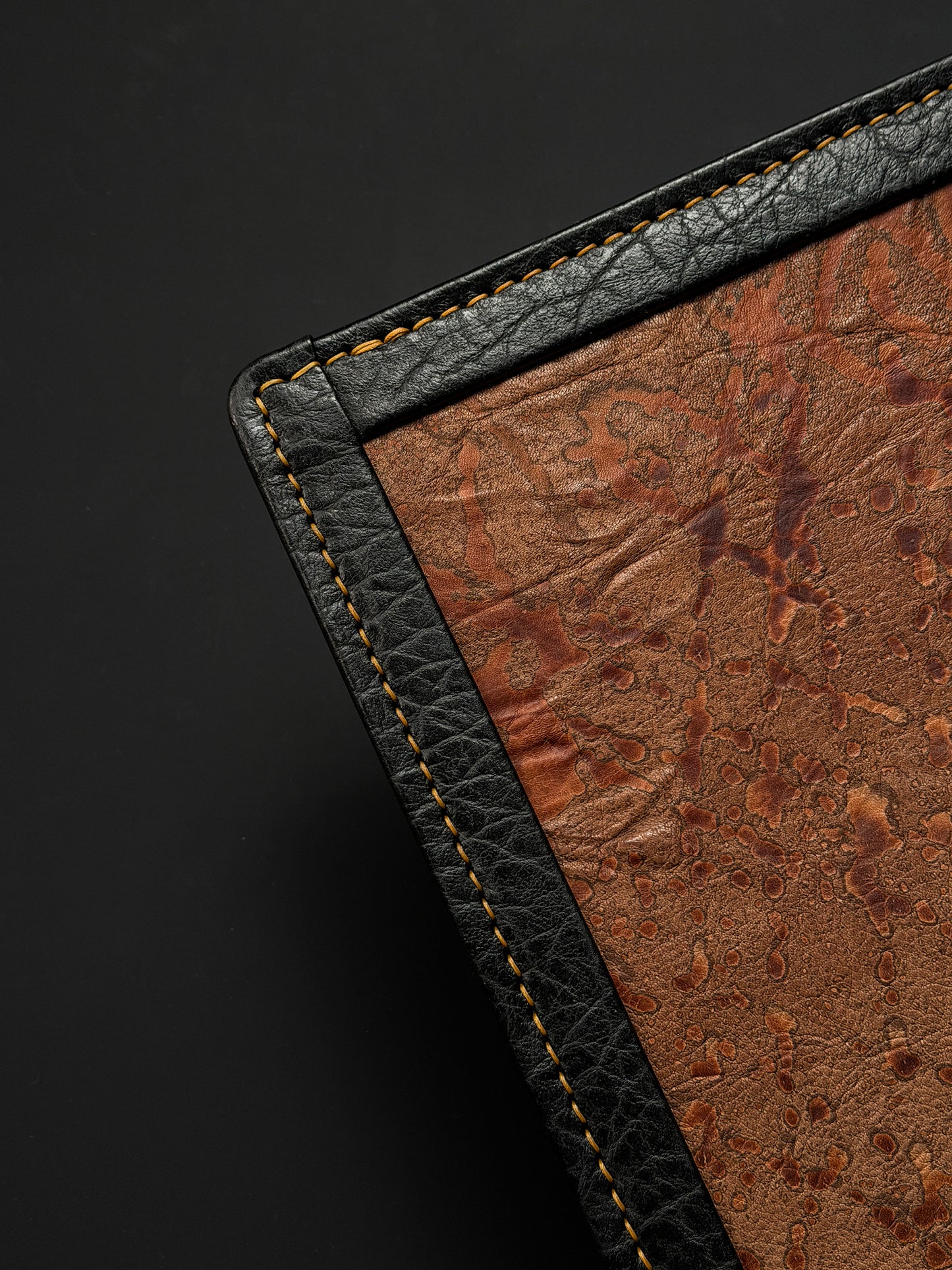 Made in Japan Wtopia Handmade Custom EDC Valet Tray
Lava Leather Inlay with Cowhide-Wrapped Edge