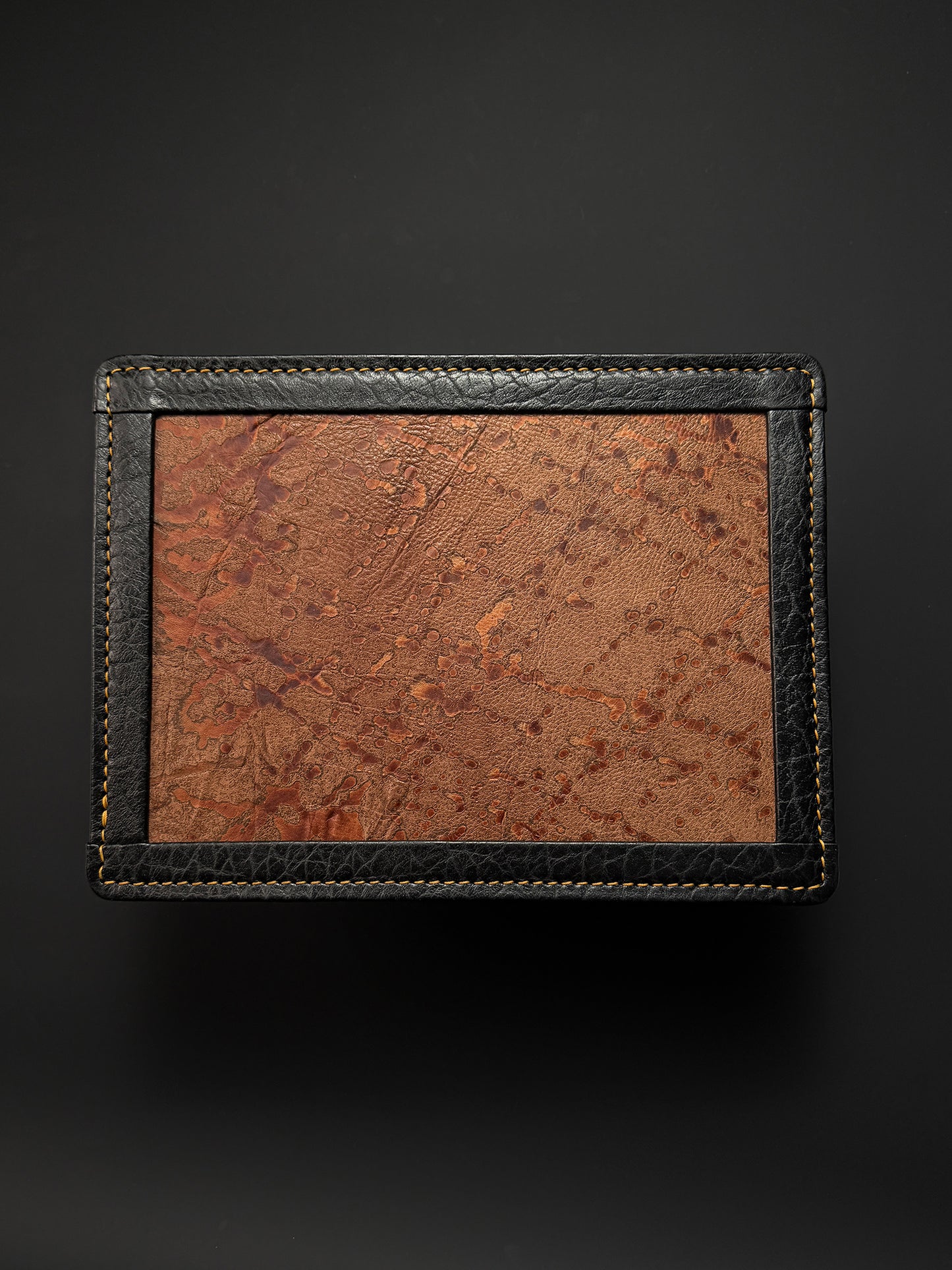 Made in Japan Wtopia Handmade Custom EDC Valet Tray
Lava Leather Inlay with Cowhide-Wrapped Edge
