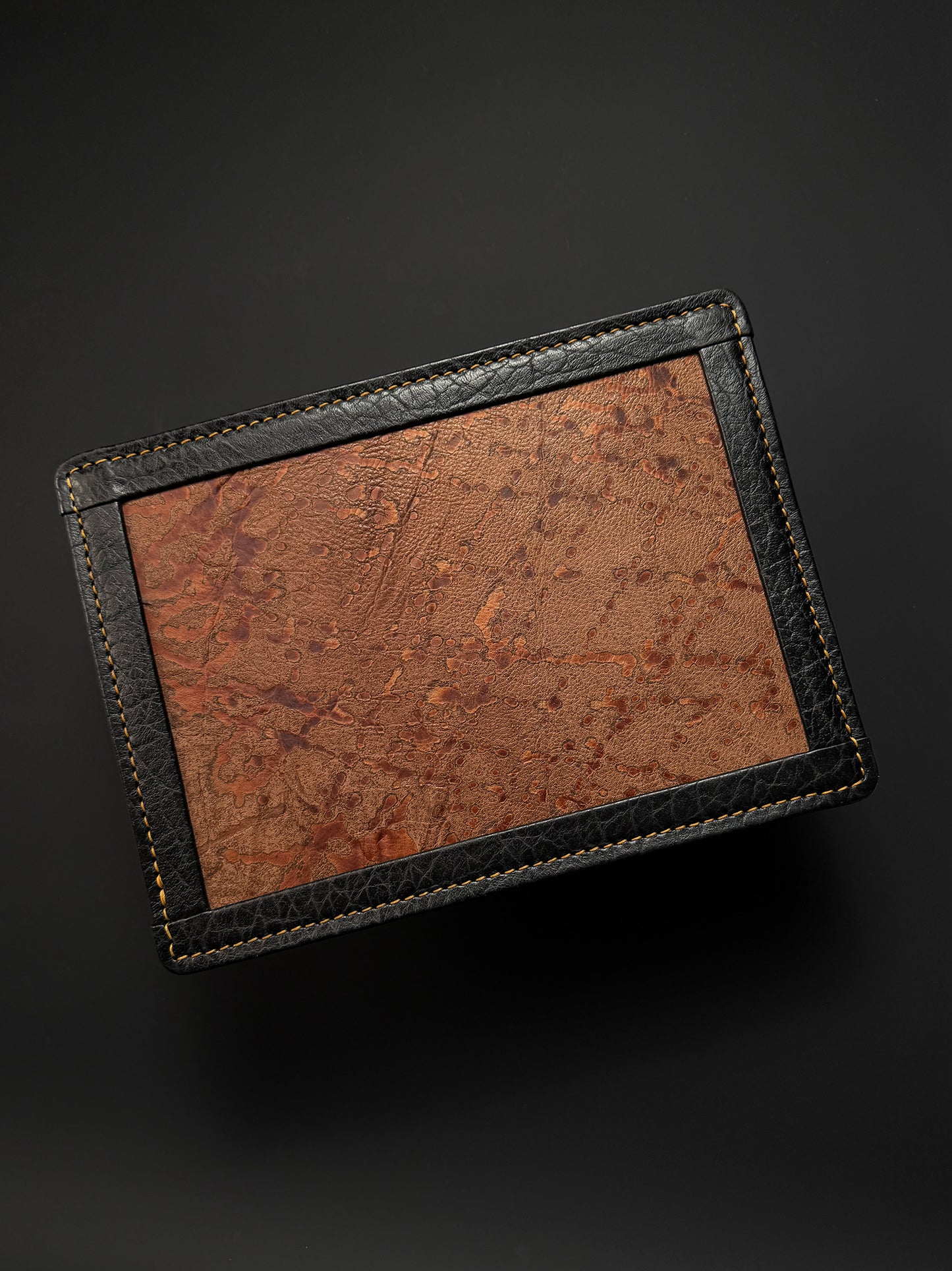 Made in Japan Wtopia Handmade Custom EDC Valet Tray
Lava Leather Inlay with Cowhide-Wrapped Edge