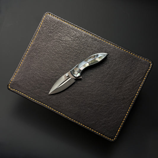 Made in Japan Wtopia Handmade Custom EDC Valet Tray
Lava Leather Inlay with Cowhide-Wrapped Edge