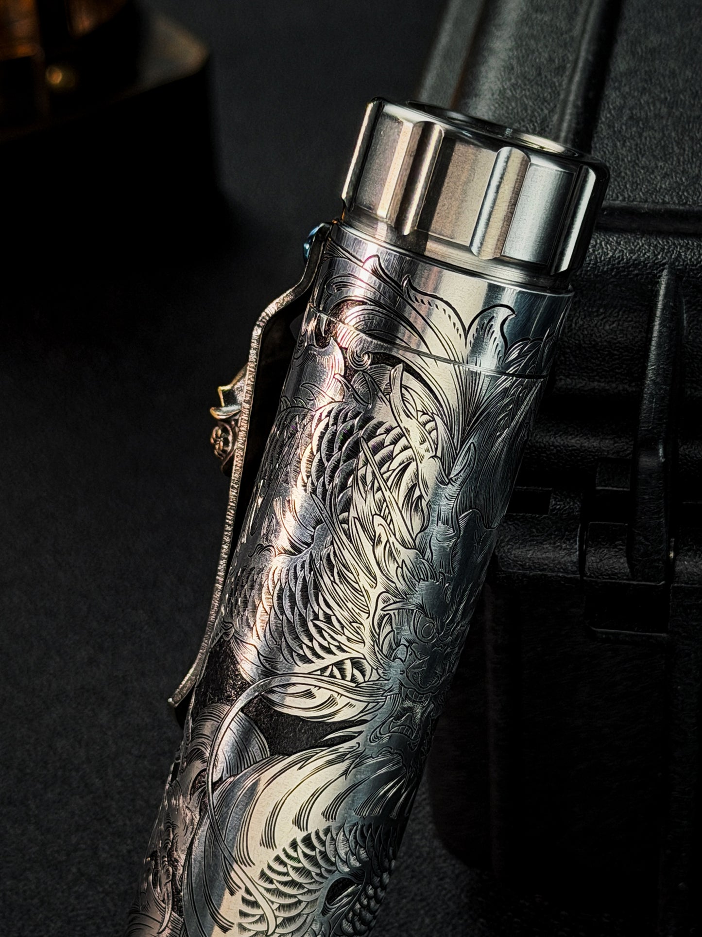 One-Off 黄海龍 手彫り Steel Flame フラスク／シガーチューブ Steel Flame × Starlingear ブロンズSlicksterクリップ付き