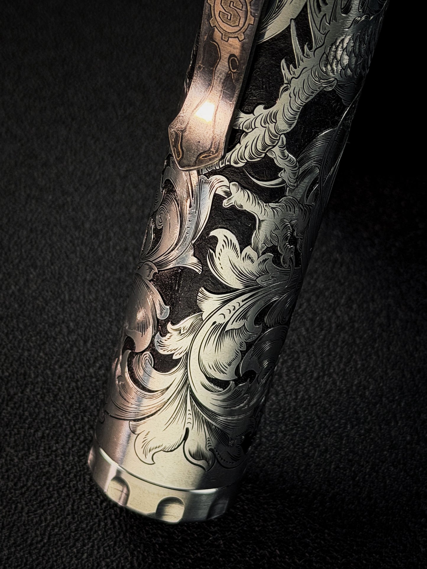 One-Off 黄海龍 手彫り Steel Flame フラスク／シガーチューブ Steel Flame × Starlingear ブロンズSlicksterクリップ付き
