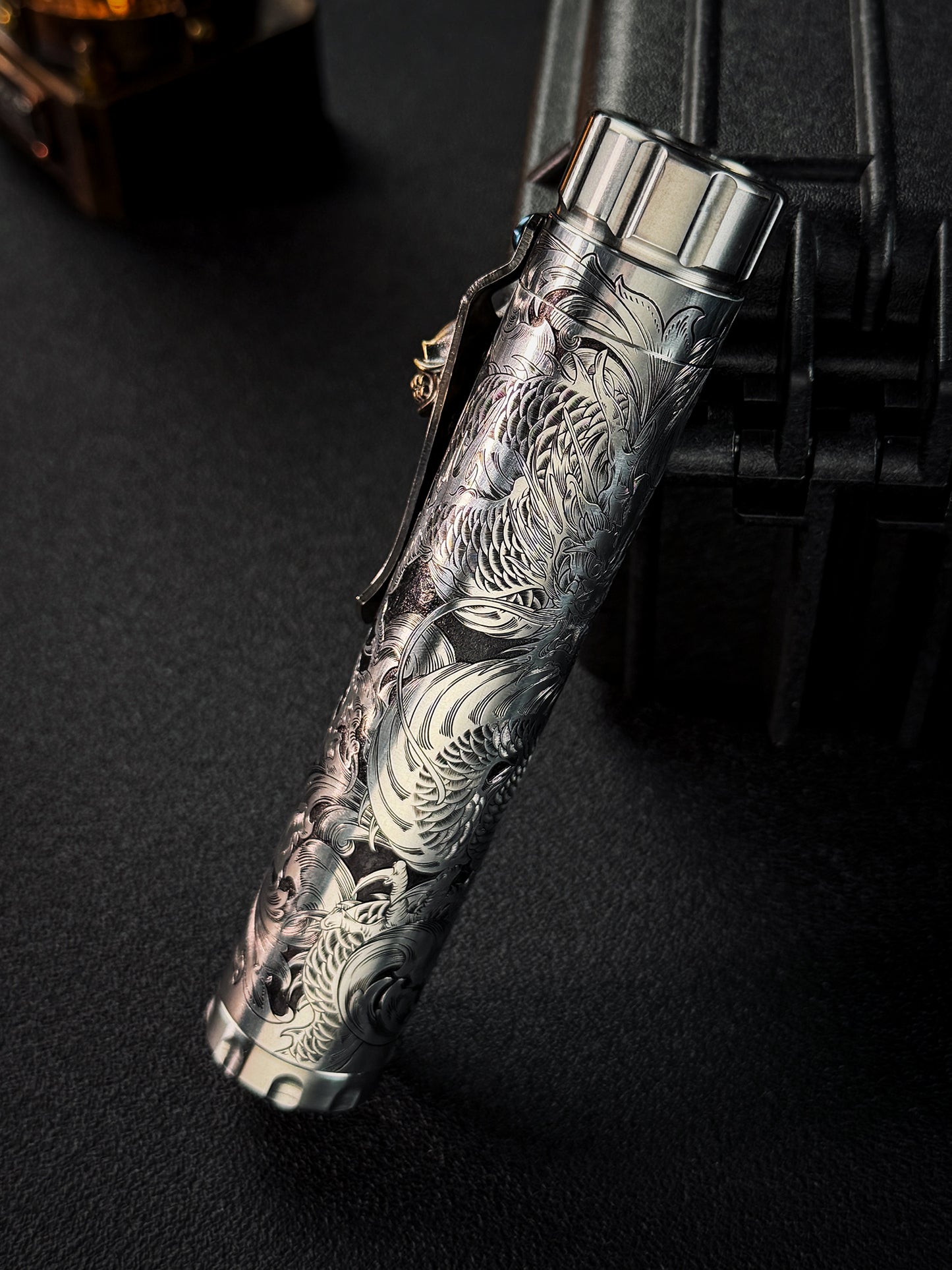 One-Off 黄海龍 手彫り Steel Flame フラスク／シガーチューブ Steel Flame × Starlingear ブロンズSlicksterクリップ付き