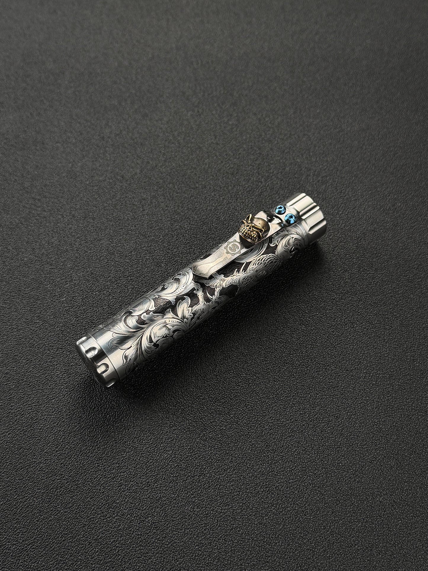 One-Off 黄海龍 手彫り Steel Flame フラスク／シガーチューブ Steel Flame × Starlingear ブロンズSlicksterクリップ付き