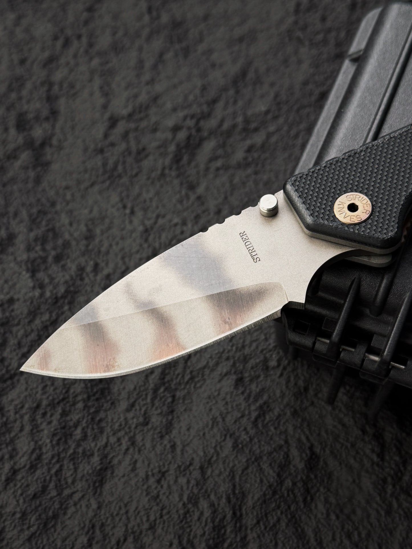 希少 オールドスクール Strider Knives AR Paul Bos フレイムマーク入り｜BG-42鋼・ブラックG10