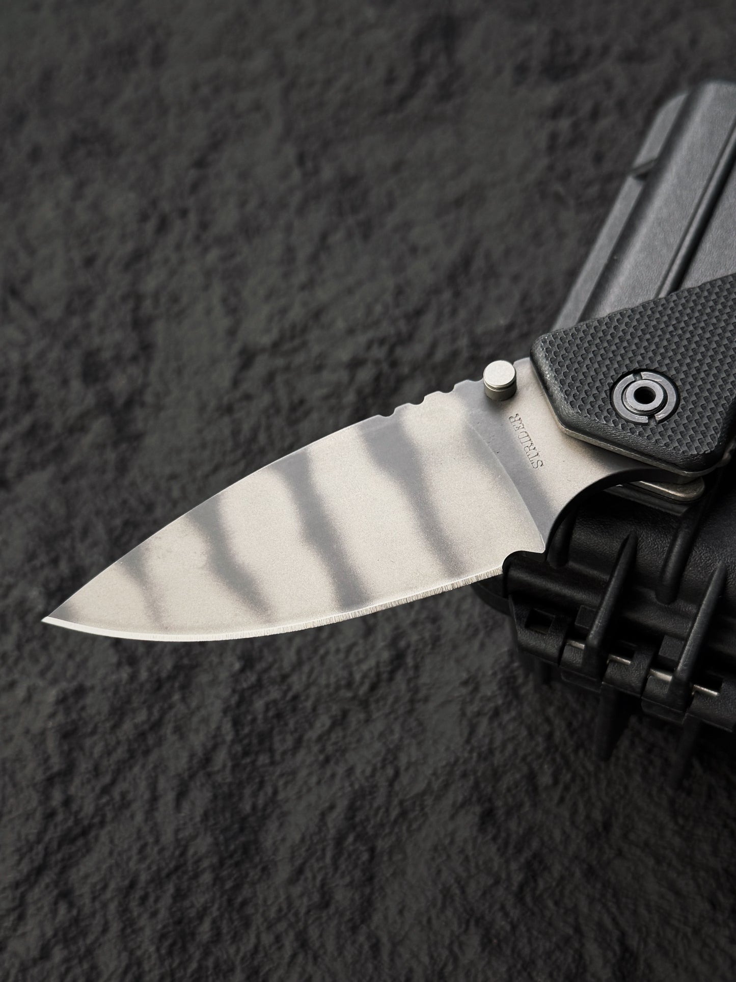 希少 オールドスクール Strider Knives AR Paul Bos フレイムマーク入り｜CPM S30V・ブラックG10