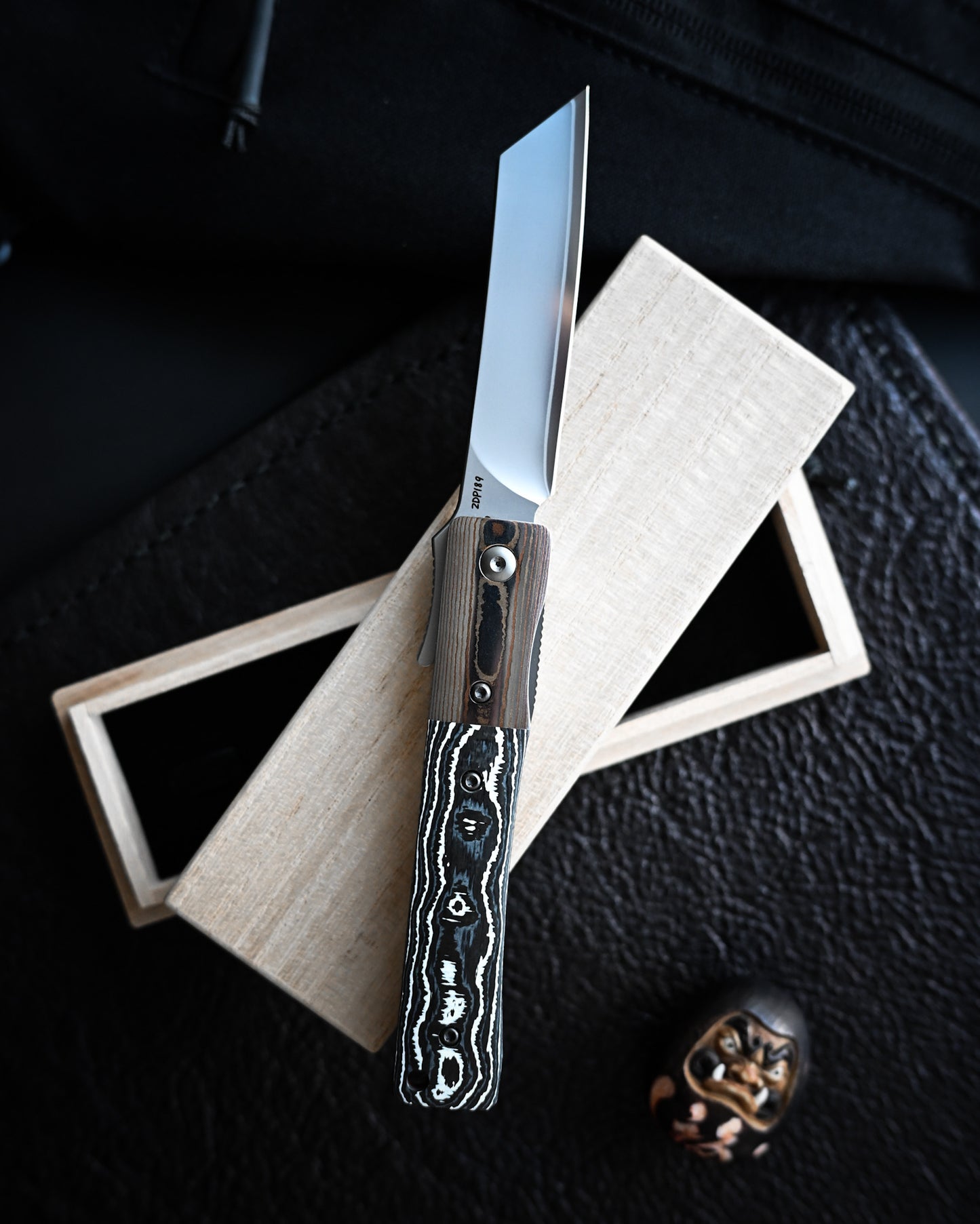 haoworks Eirou “Atsumori” – Obsidian Storm Custom Folding Knife / ZDP189 Blade