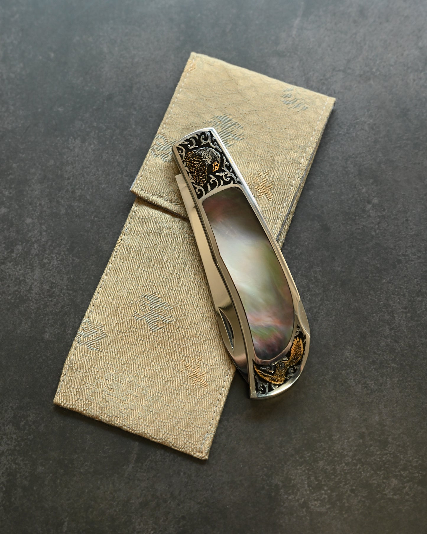 Katsuhiko Miura Handmade Folding Knife – Mother-of-Pearl Inlay & Engraved Eagle