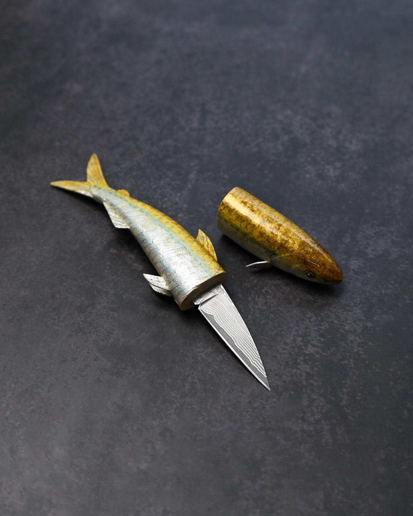 Rare Ginza Exhibition Edition Kurosawa Tsuguo Handmade Damascus Mini Knife "Wakasagi" – Hand-Carved & Hand-Painted Wooden Fish Sheath