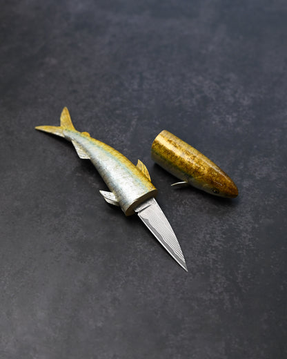 Rare Ginza Exhibition Edition Kurosawa Tsuguo Handmade Damascus Mini Knife "Wakasagi" – Hand-Carved & Hand-Painted Wooden Fish Sheath
