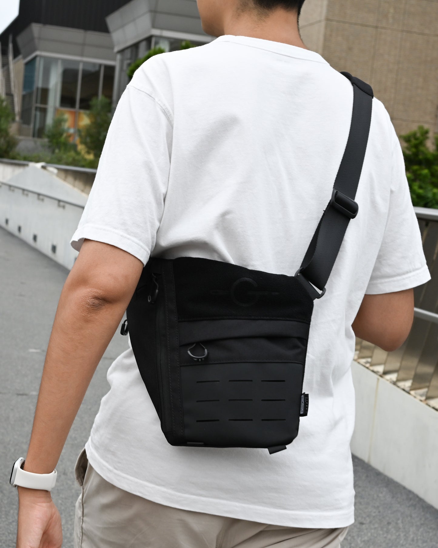 TacticalGeek Cache L1 Concealed Carry Shoulder Bag