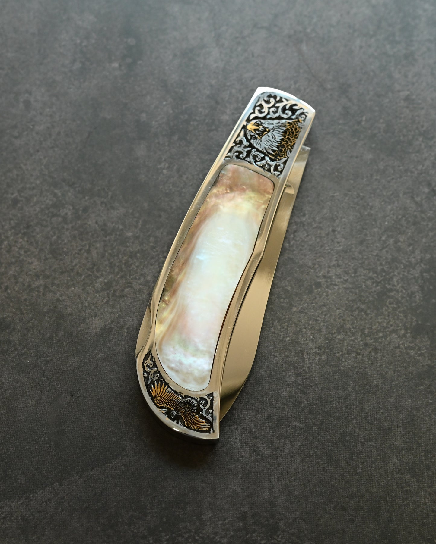Katsuhiko Miura Handmade Folding Knife – Mother-of-Pearl Inlay & Engraved Eagle