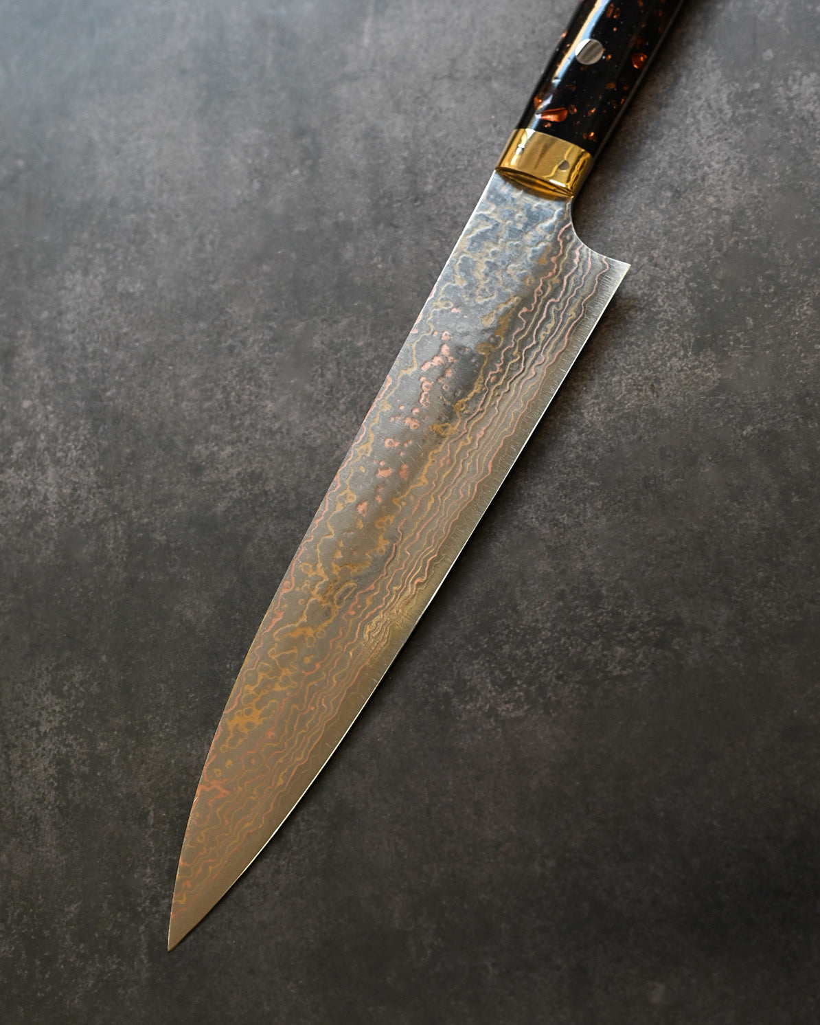 佐治武士 有色ダマスカス 牛刀 210mm ミガキ仕上げ 黒茶コーリアンハンドル 手打ち包丁