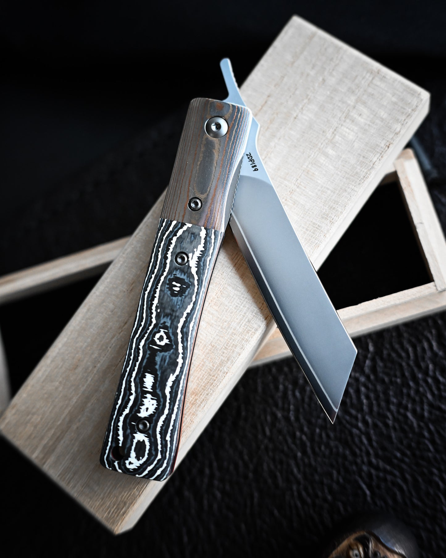 haoworks Eirou “Atsumori” – Obsidian Storm Custom Folding Knife / ZDP189 Blade