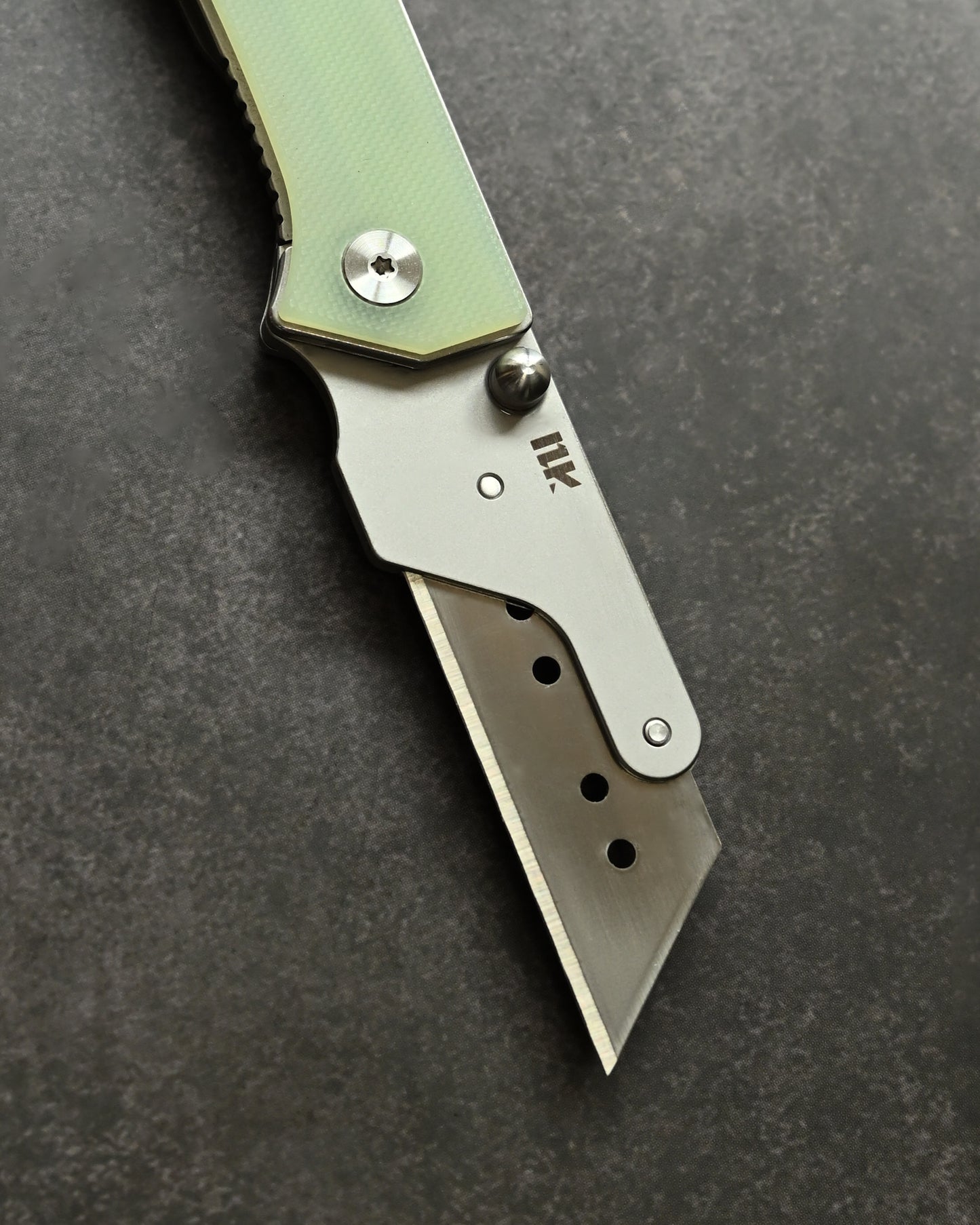 NUKNIVES Jade Green G10 Handle Quick-Open Replaceable Blade Utility Knife | Kumpanter U23
