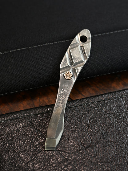 wtopia 2026 SEKI Custom One-Off Gray Swan ATS-34 Laminated Steel EDC Pry Bar