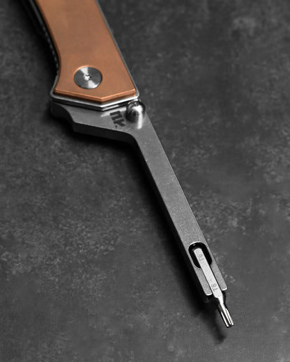 NUKNIVES T33 マルチファンクション折りたたみスクリュードライバー – レッドカッパー（純銅）ハンドル［EDCポーチ付属］