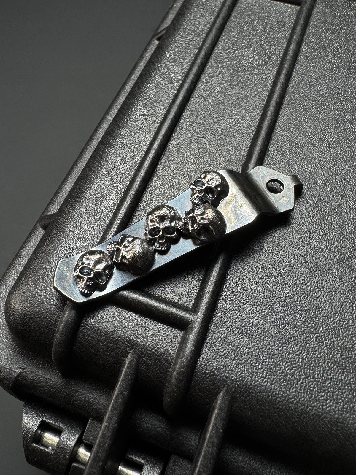 Steel Flame × Starlingear × Strider | Triple Collaboration 5-Skull Clip – Stainless Steel with 925 Silver Warrior Skulls